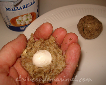 damos forma a las alb&oacute;ndigas de berenjena