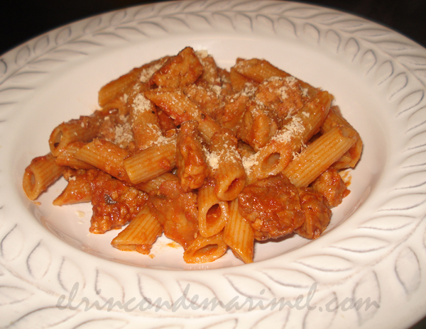 macarrones veganos con chorizo