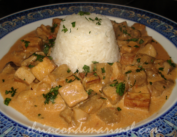 curry de bernejenas, setas y tofu ahumado