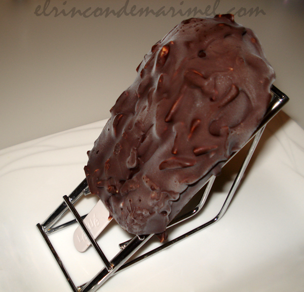 helado crocante de mango y chocolate