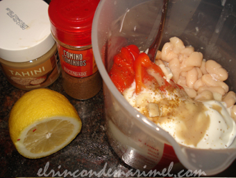 Hummus de alubias y pimiento asado