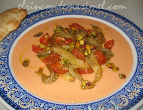 hymmus de alubias blancas y pimineto con berenjena asada