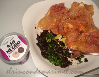 pollo al ajo negro