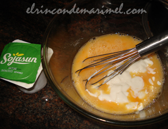 huevo con yogur