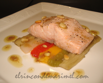 salmón a la sal de tomillo con verduras asadas