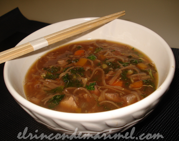 sopa de zancarrón y kale con toques asiáticos