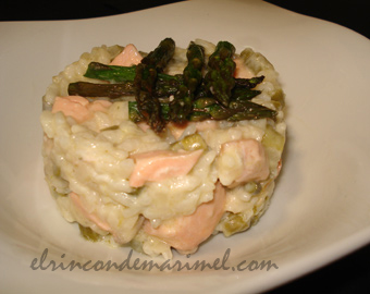 risotto de salmón y espárragos verdes